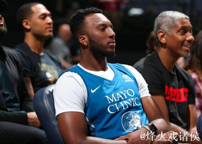 奥科吉第三节高效表现:11分3篮板命中率惊人 奥科吉第三节高效表现:11分3篮板命中率惊人